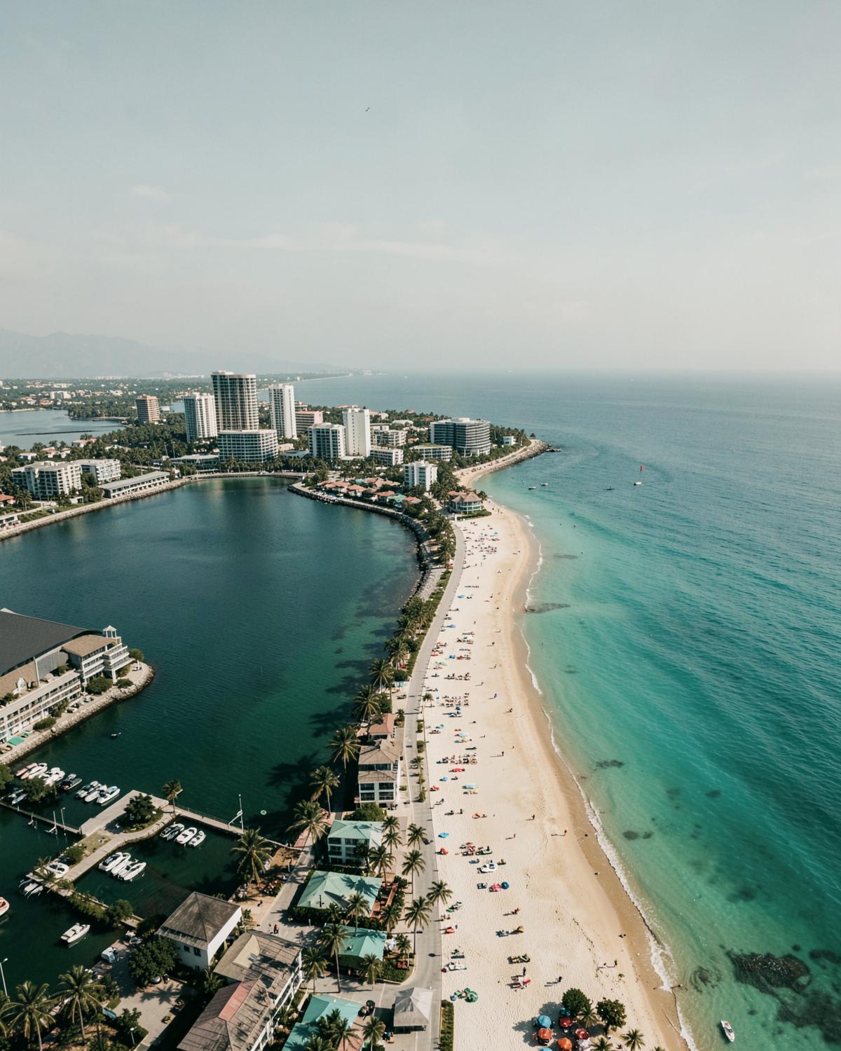 Stațiunea Mamaia, plajă și lac, vedere aeriană